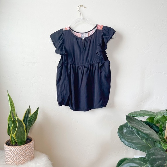 Cinnie Black Geometric Flutter Sleeve Top - Picture 2 of 10